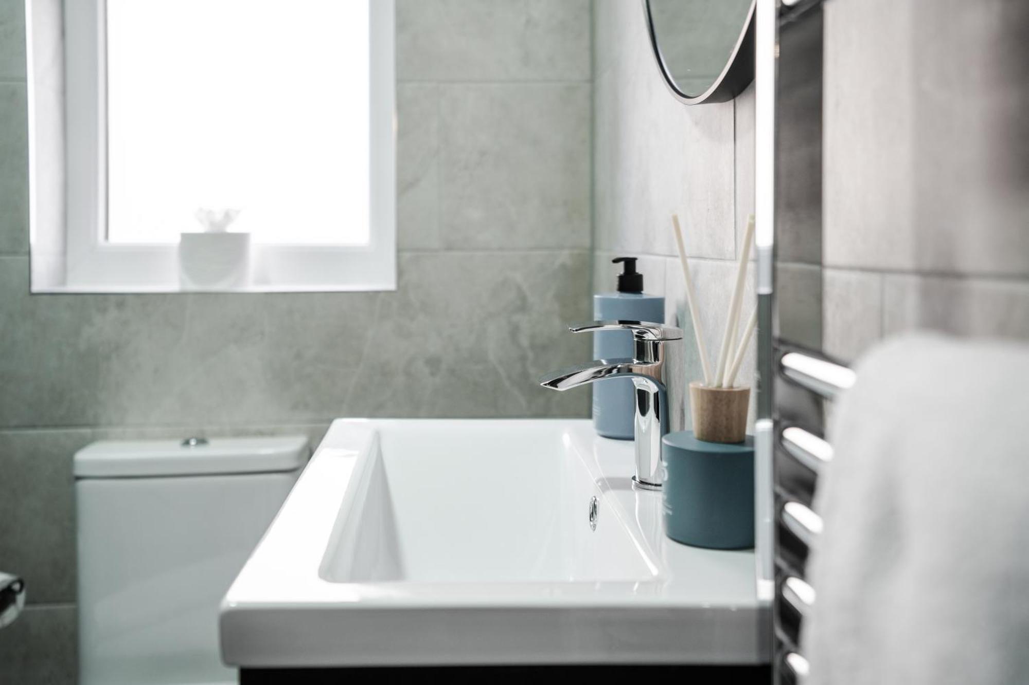 St David'S - Stylish 2 Bed Apartment, Free Parking, Close To Beach ลิธึม เซนต์ แอนน์ส ภายนอก รูปภาพ